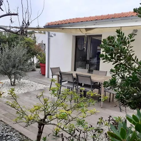 Maison Confortable A Pres Des Plages Avec Wifi Gratuit - Fr-1-823-100 *